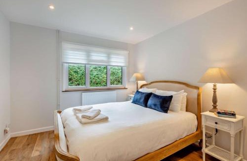 Acton House | 3 Bed in Acton oc-c28929