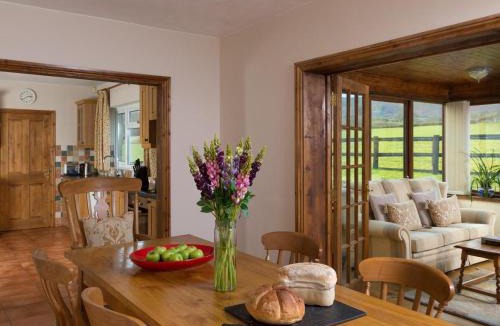 Brecon House | 3 Bed in Brecon oc-bn037