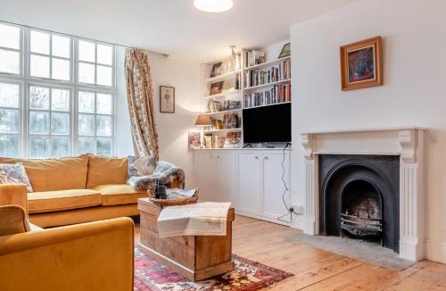 Newport House | 3 Bed in Brighstone oc-r30510