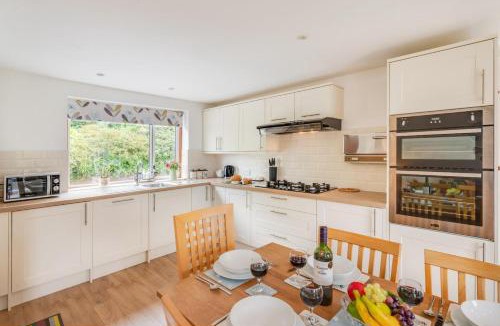 Unstone House | 3 Bed in Dronfield oc-dcelle