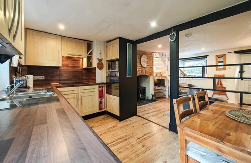 Eype Cottage | 3 Bed in Eype (oc-e34183)