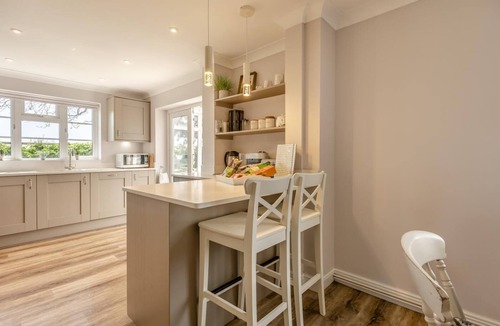 Martlesham Heath Cottage | 3 Bed in Rushmere St. Andrew (oc-1lux)
