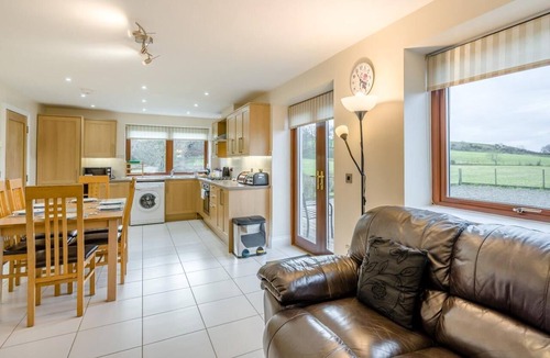 Linlithgow Cottage | 3 Bed in Linlithgow (oc-41422)