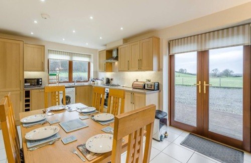 Linlithgow Cottage | 3 Bed in Linlithgow (oc-41422)