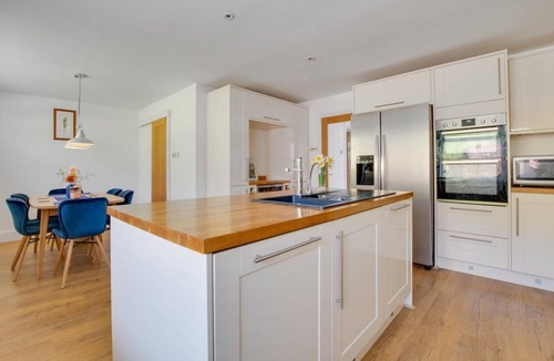 Ovingdean House | 3 Bed in Ovingdean (oc-bbwand)