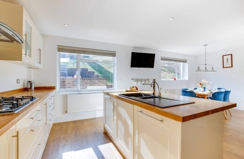 Ovingdean House | 3 Bed in Ovingdean (oc-bbwand)