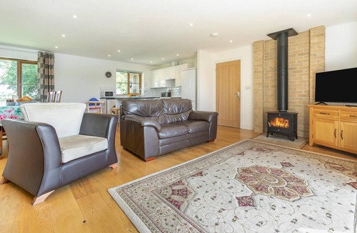 Black Torrington Ski Chalet | 3 Bed in Shebbear (oc-l32582)
