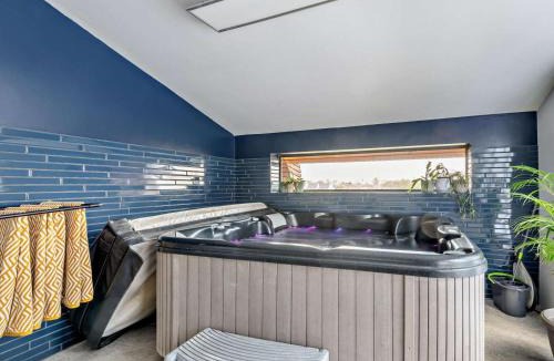 Hoylandswaine House | 3 Bed in Sheffield oc-94342