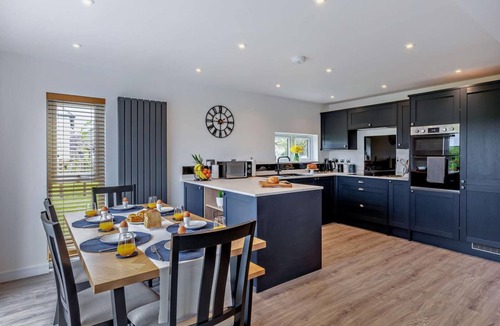 Bridgwater Ski Chalet | 3 Bed in Sutton Mallet (oc-h30717)