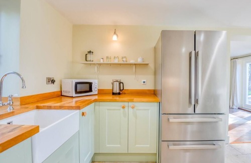 Wareham Cottage | 3 Bed in Wareham (oc-76648)
