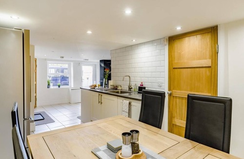 High Peak Cottage | 3 Bed in Whaley Bridge (oc-h31967)