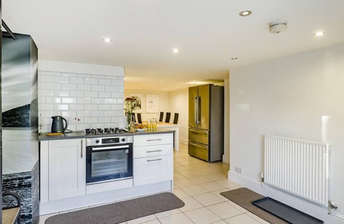 High Peak Cottage | 3 Bed in Whaley Bridge (oc-h31967)