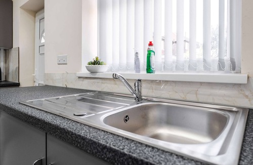 Little Hulton House | 3-bed Manchester Home With Free Parking Sleeps 5