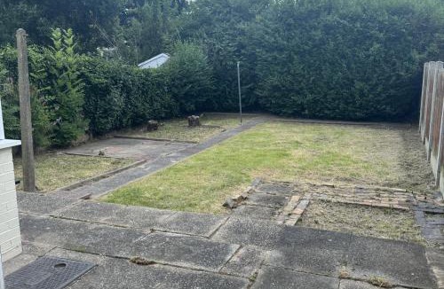 Wolverhampton House | 3 Bed-Sleeps 5- Garden-Pets-Parking