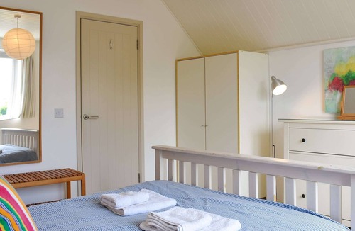 Middleton-on-Sea Cottage | 3 bedroom accommodation in Elmer, Middleton-on-Sea