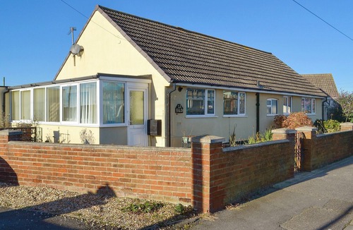 Sutton-on-Sea Cottage | 3 bedroom accommodation in Sutton-on-Sea, near Skegness