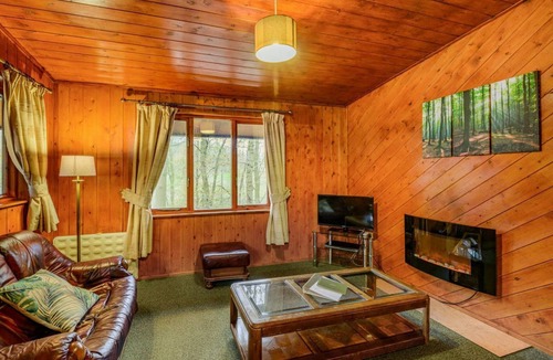 Garthmyl Cabin | 3 bedroom accommodation in Garthmyl, Montgomery