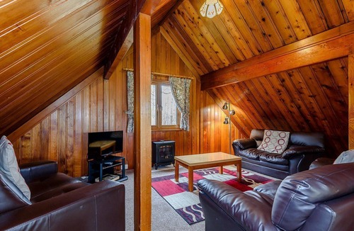 Garthmyl Cabin | 3 bedroom accommodation in Garthmyl, Montgomery