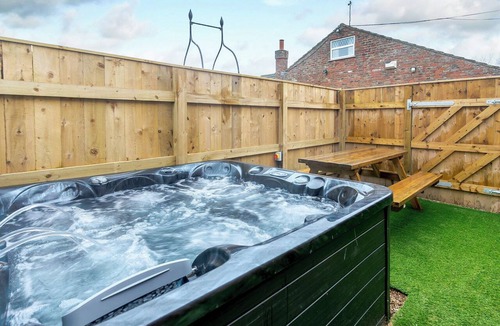 Arnold Cottage | 3 bedroom accommodation in Brandesburton, near Driffield