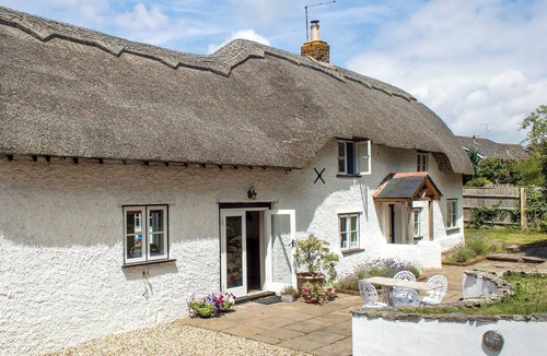 New Forest District Cottage | 3 bedroom accommodation in Bransgore, near Christchurch