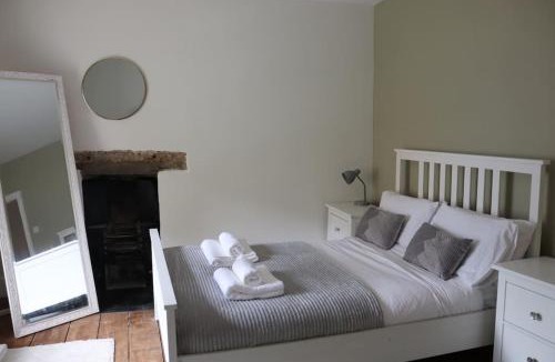 Lancaster House | 3 double bed whole house by castle
