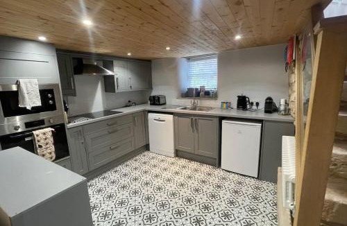 Lancaster House | 3 double bed whole house by castle