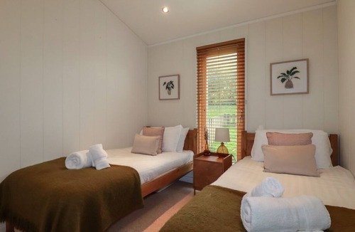 Looe Cabin | 3 Hedgerows, Lanreath Cornwall