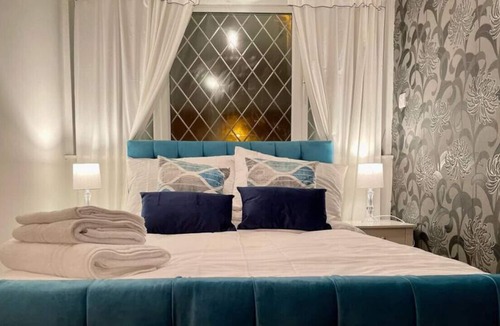 Audley House | 30 Barleyfields, Audley · Beautiful House & Free Parking
