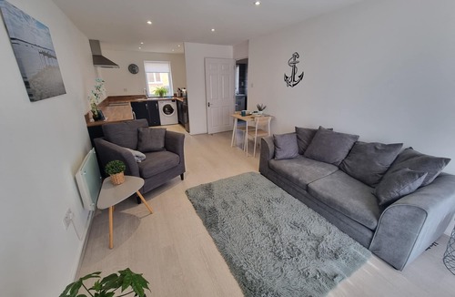 Burnham-on-Crouch Apartment | 360 Serviced Accommodations - Waterfront Retreat - Modern Apartment