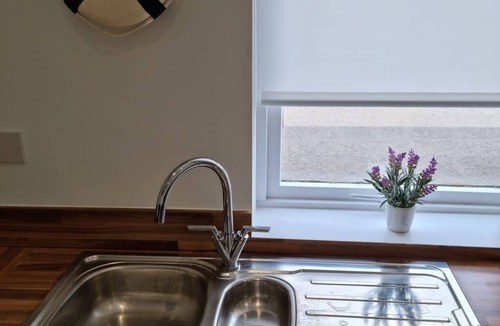 Burnham-on-Crouch Apartment | 360 Serviced Accommodations - Waterfront Retreat - Modern Apartment