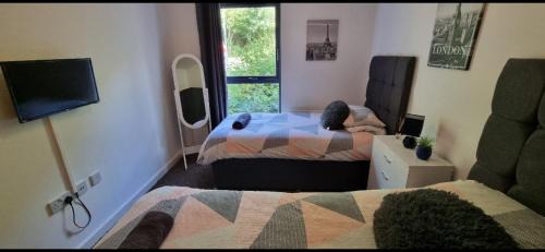 Brentwood Apartment | 360 Serviced Accommodations - Brentwood 2 Bedroom Executive Apartment with Secure Parking