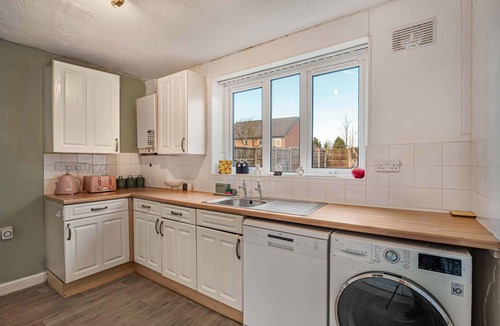 Birch House | 3BR Contractor-Ready Home Parking Middleton