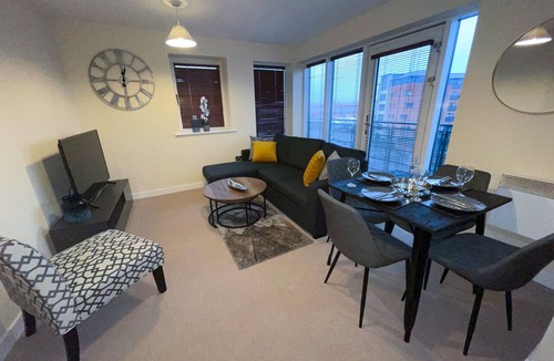 Wolverhampton Apartment | 3rd Floor Penthouse Corner Apartment/Balcony