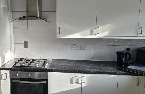 Filton House | 4 Bed House Sleeps 7 with Garden and Parking