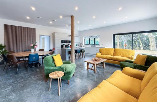Acton House | 4 Bed in Acton oc-k40259