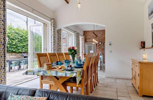Eccleshall House | 4 Bed in Slindon oc-t29883