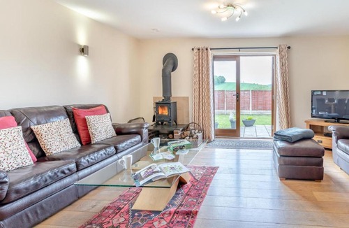 Monmouth House | 4 Bed in Wonastow oc-k29425