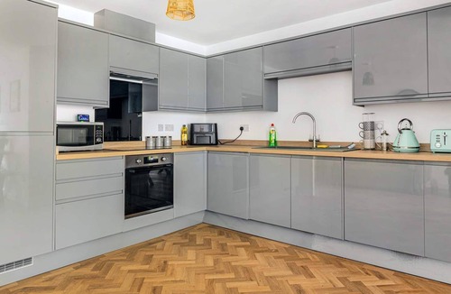 Newark upon Trent House | 4-Bed Spacious House Perfect for Long-Term Stays
