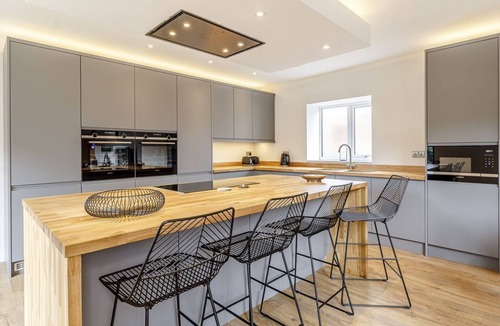 Mansfield Cottage | 4 bedroom accommodation in Edwinstowe