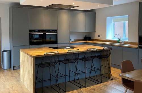 Mansfield Cottage | 4 bedroom accommodation in Edwinstowe