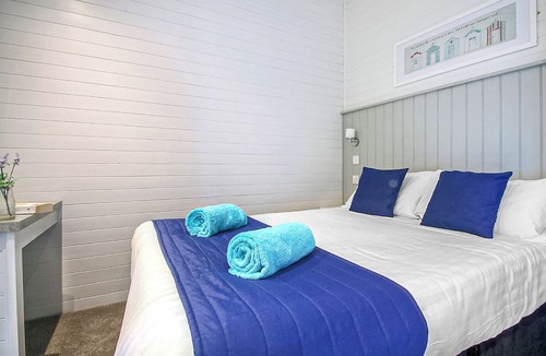 Milford on Sea Ski Chalet | 4 bedroom accommodation in Milford-on-Sea, Nr Lymington
