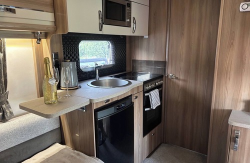 Durham Cabin | 4 Guests - Pet Friendly - Durham Caravan Retreat