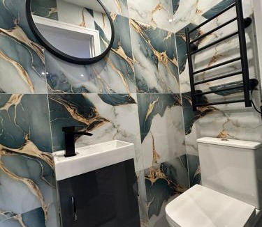 Gillingham House | 4 Luxury Mini Studio Room with Parking, Wi-Fi, Workers