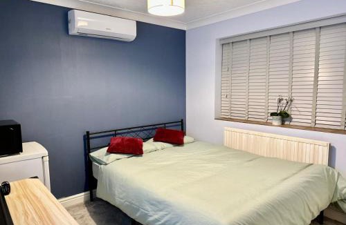 Gloucester Bed & Breakfast | 40 Kennett gardens