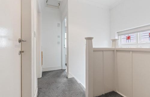 Bramcote House | 4BR Beeston Contractor Stay - Sleeps 8 with Parking