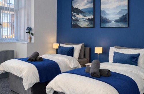 Scunthorpe House | 4BR Executive Accommodation with Private Parking Fast Wi-Fi