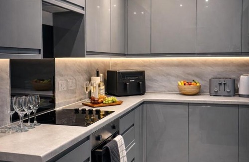 Scunthorpe House | 4BR Executive Accommodation with Private Parking Fast Wi-Fi