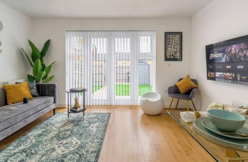 Reading House | 4BR-Madejski Stadium-Royal Berk Hosp-By Tempstay