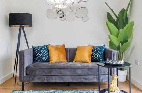 Reading House | 4BR-Madejski Stadium-Royal Berk Hosp-By Tempstay