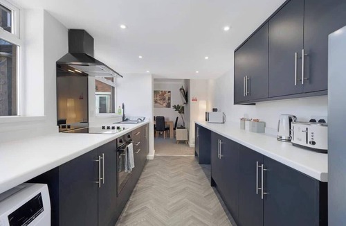 Stanley House | 4BR on Durham Road, Perfect For Large Groups